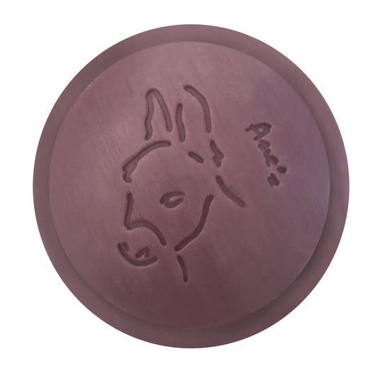 Savon visage et corps à l'huile de grains de cassis enrichi en lait d'ânesse frais et bio. Fabrication artisanale. Format économique: 160g.