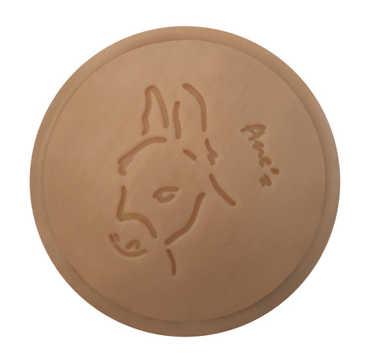 Savon visage et corps à l'huile de jojoba enrichi en lait d'ânesse frais et bio. Fabrication artisanale. Format économique: 160g.